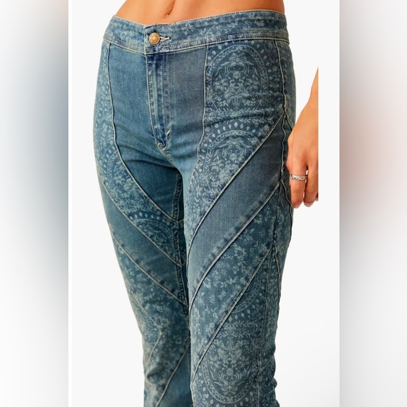 New Free People We The Free Mermaid Mid- Rise Flare Jeans in Low Tide - Picture 4 of 14